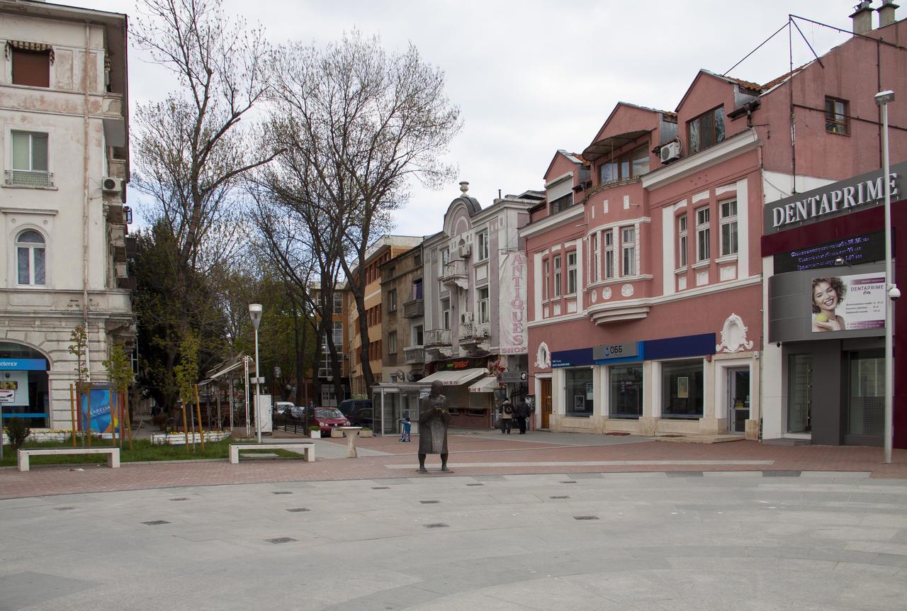 Gagarin House Ostello Varna Esterno foto